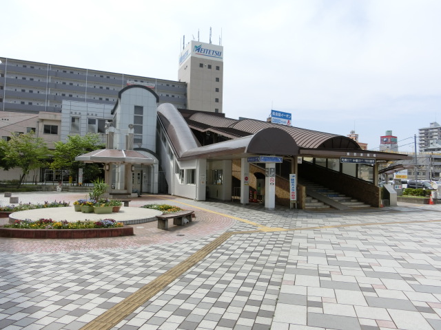 駅舎 (東口)