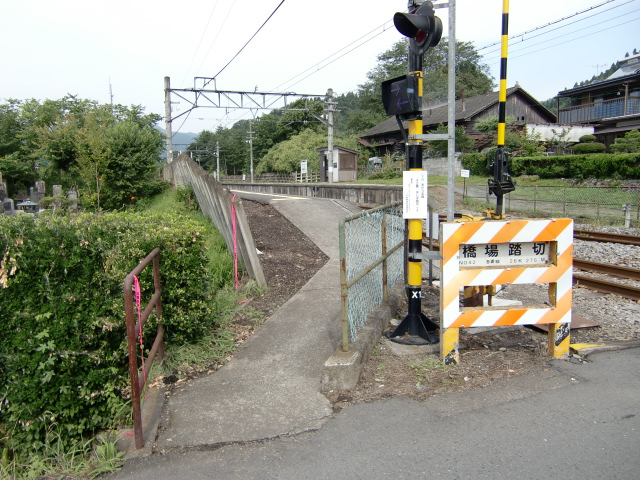 駅出入口 (下りホーム側)