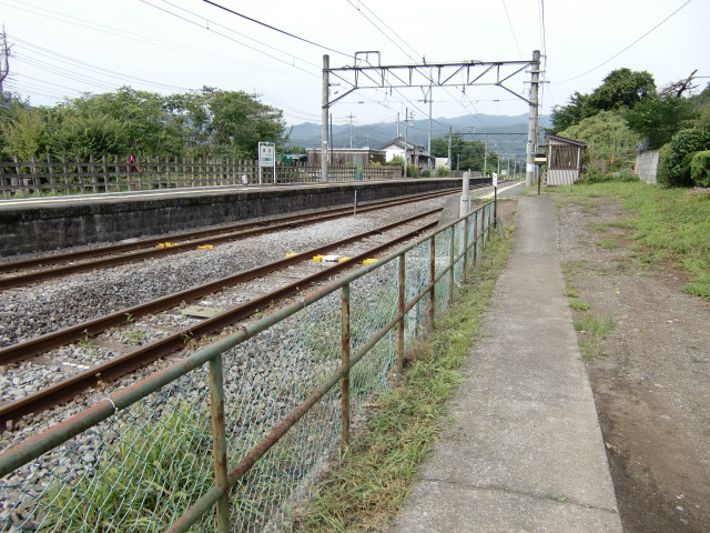 駅出入口 (上りホーム側)