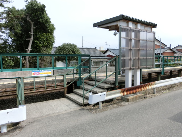 駅出入口 (新津方)