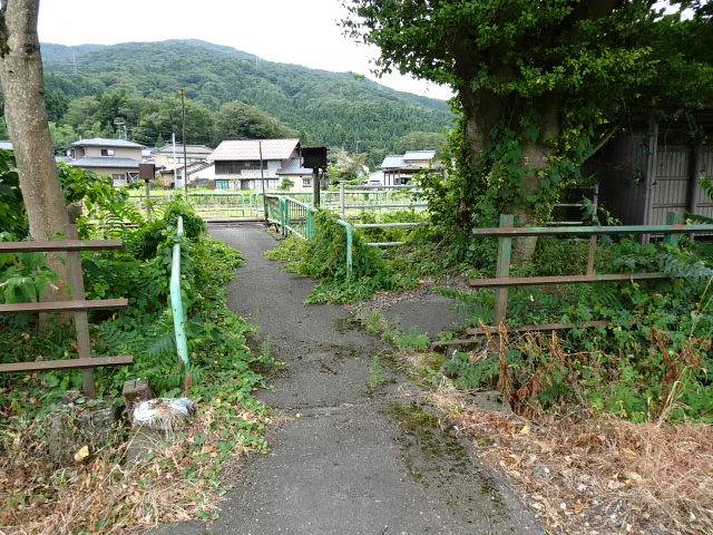 駅出入口 (2・3番線側)