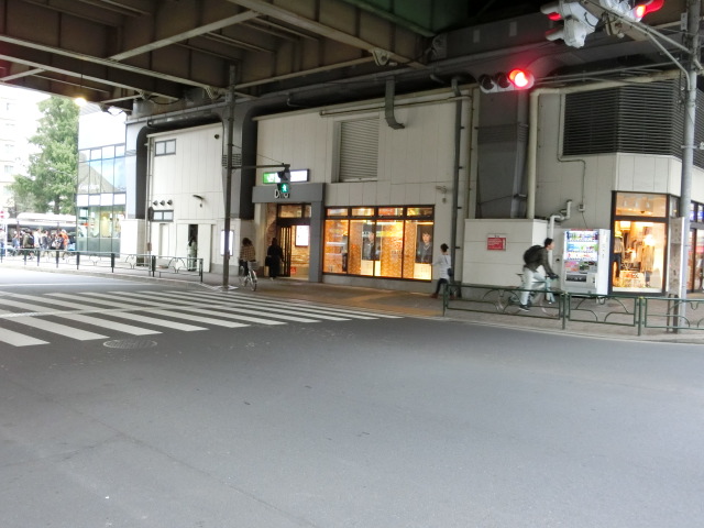 駅舎 (東口)