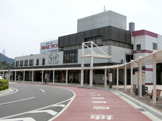 駅舎 (東口)