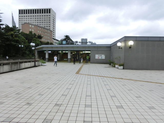 駅舎 (赤坂口・出入口1)