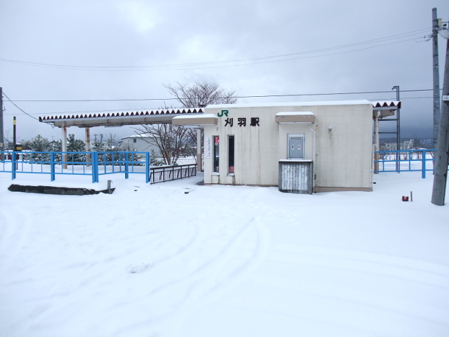 第1種駅名標交換前の駅舎