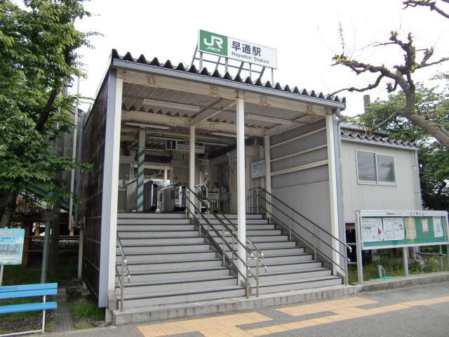 駅舎 (南口)