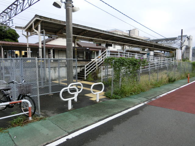 駅出入口 (西口)