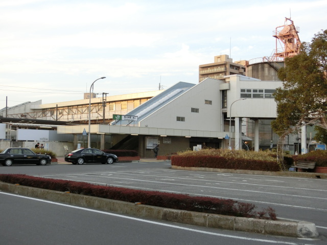 駅舎 (東口)