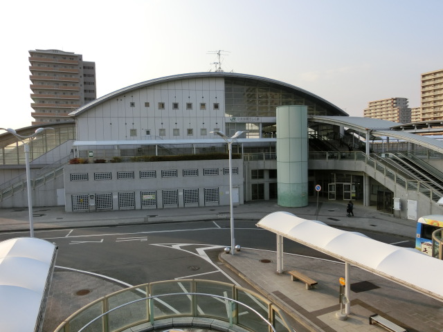 駅舎 (東口)