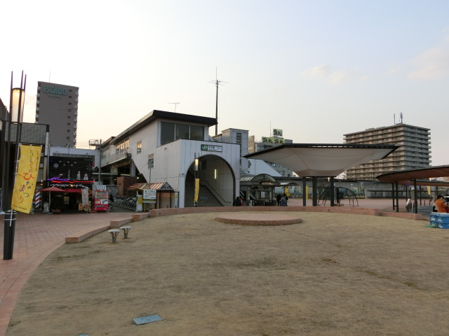 駅舎 (東口)