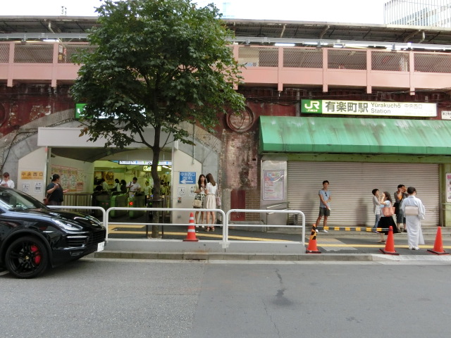 駅舎 (中央西口)