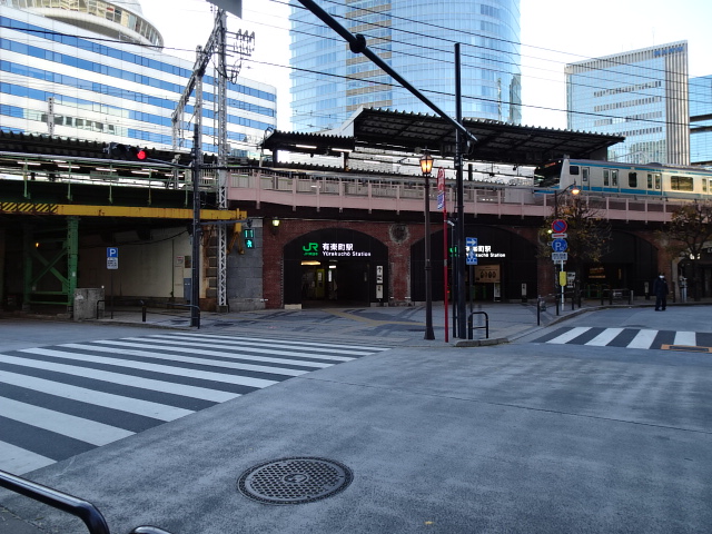 駅舎 (国際フォーラム口)