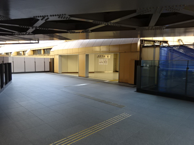 駅出入口 (金杉橋口)