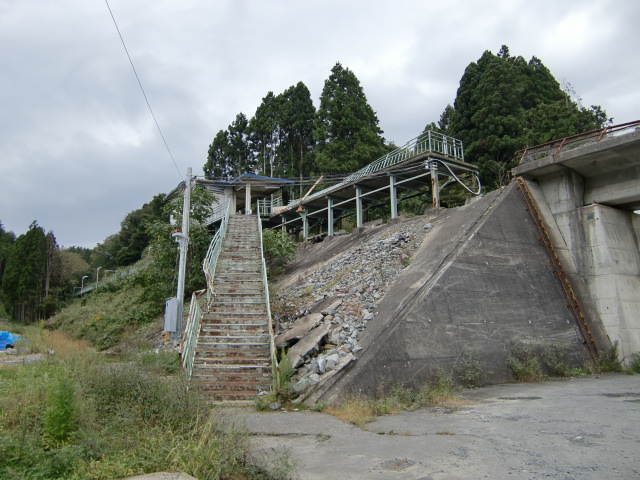 駅出入口(被災後)