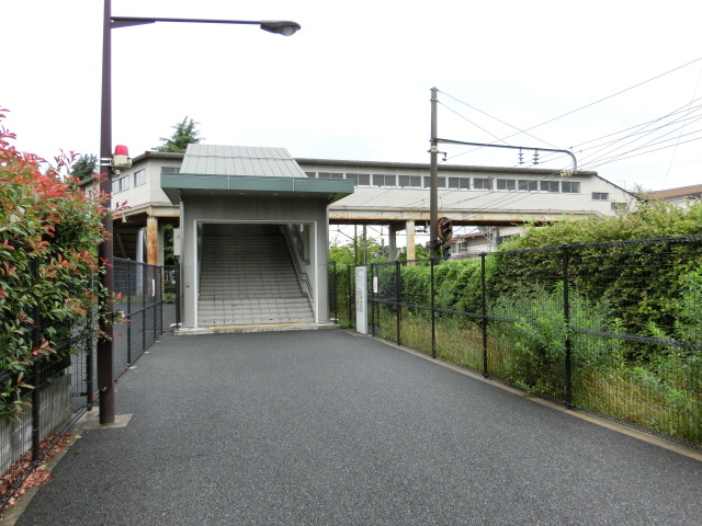 駅出入口 (西口)