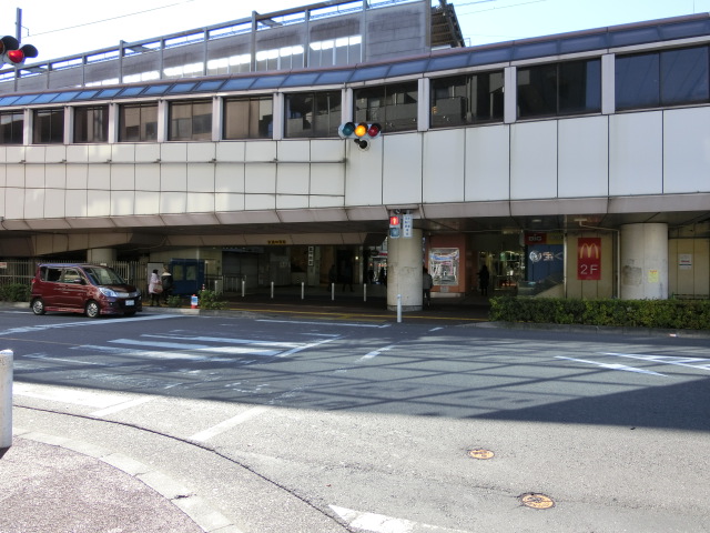 駅舎 (東口)