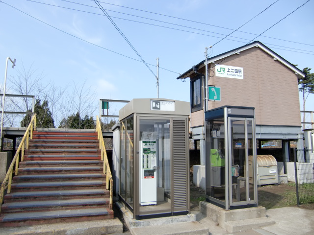 駅出入口・待合室