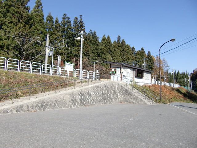 屋根設置前の駅入口