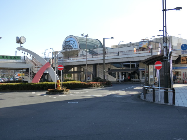 駅舎 (東口)
