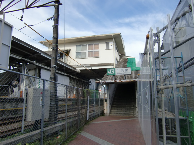 駅舎 (東口)