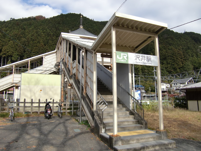 駅出入口 (南口)