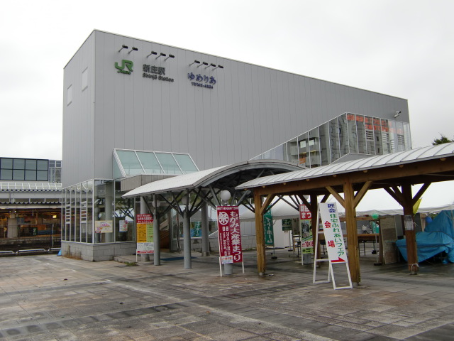 駅舎 (東口)