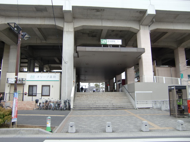 駅舎 (東口)
