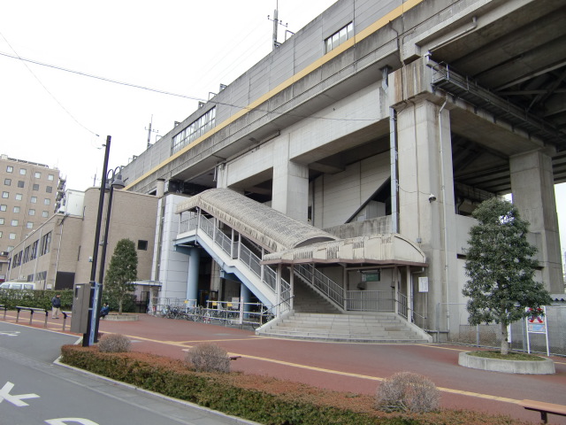 駅舎 (東口)