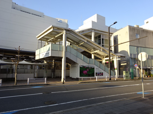 駅舎 (千葉公園口)