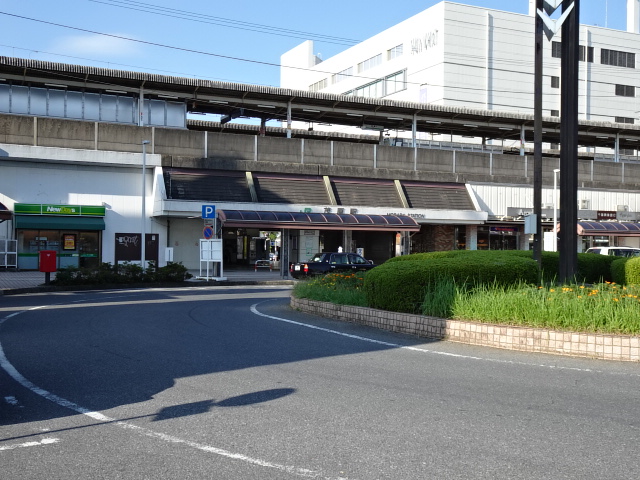 駅舎 (東口)