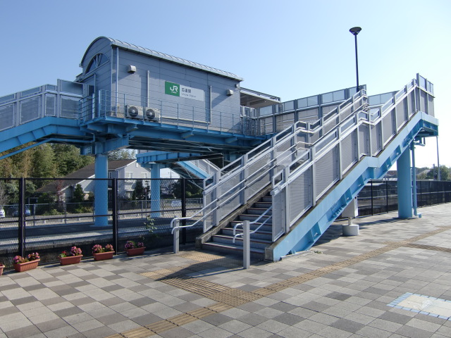 駅出入口 (西口)