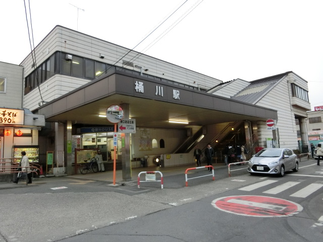 駅舎 (東口)