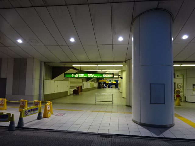 駅舎 (南改札西口)