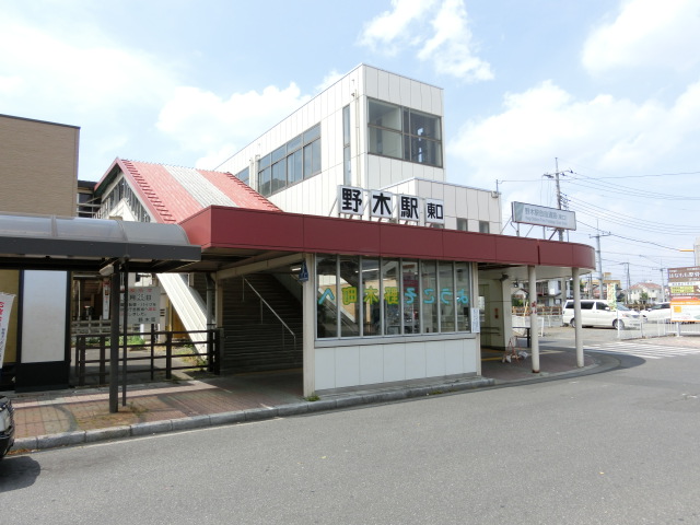 駅舎 (東口)