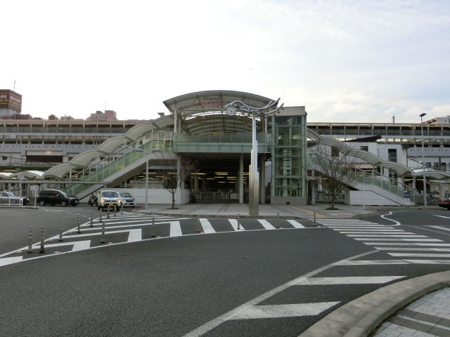 駅舎 (東口)