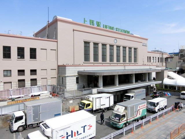 駅舎 (正面玄関口)