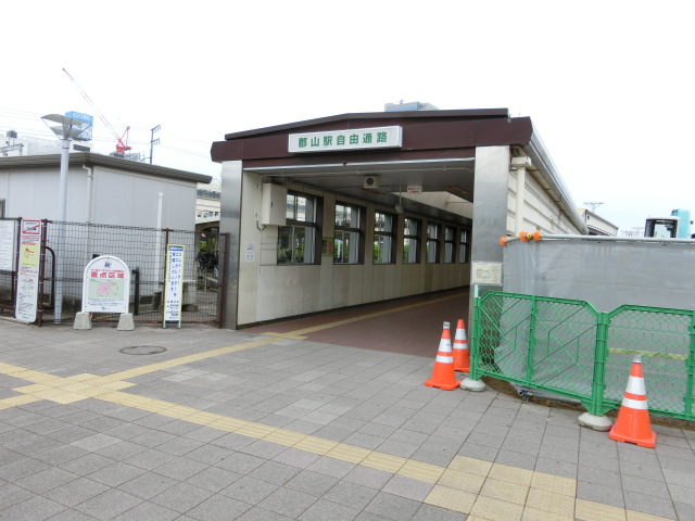 駅舎 (東口)
