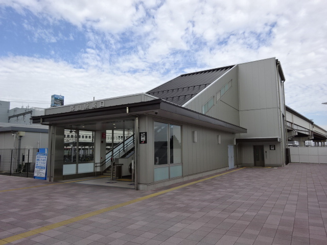 駅舎 (東口)