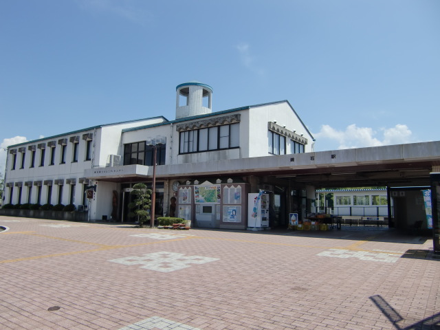 駅舎 (自由通路西側出入口)