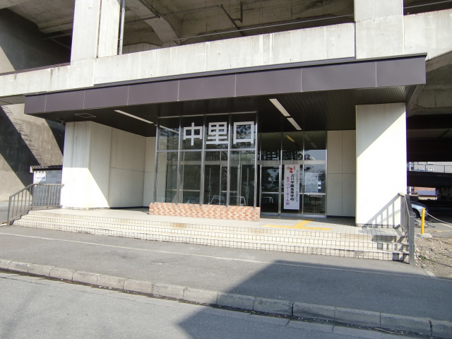 駅舎 (中里口)