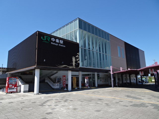 駅舎 (東口)