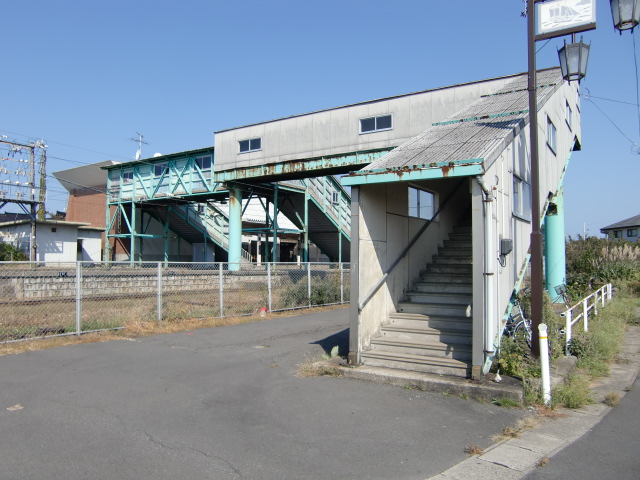 駅出入口 (東口)