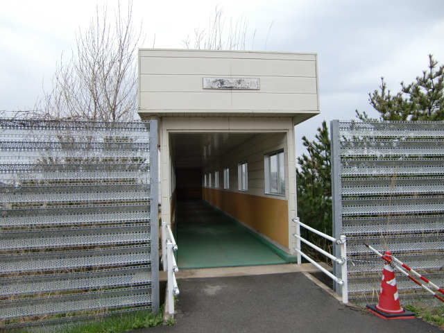 駅出入口 (東口)