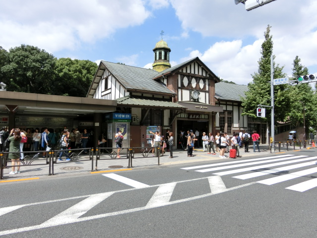 駅舎 (表参道口)