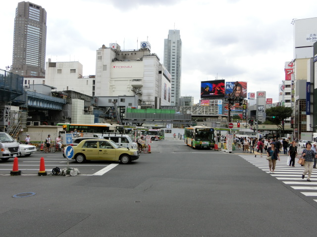 駅舎 (宮益坂口)