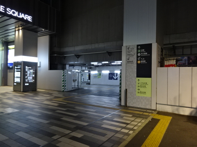駅出入口 (東口)