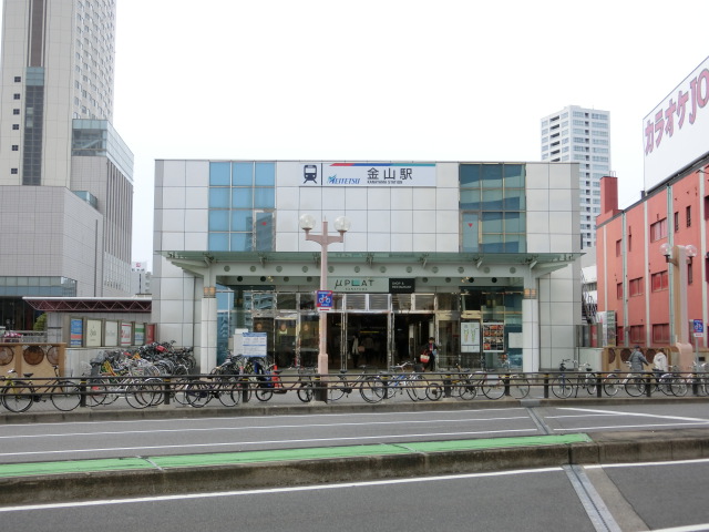 駅舎 (東口)