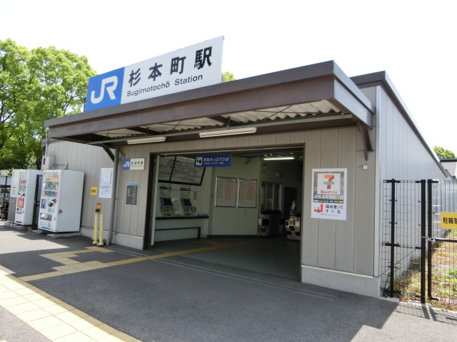 駅舎 (東口)