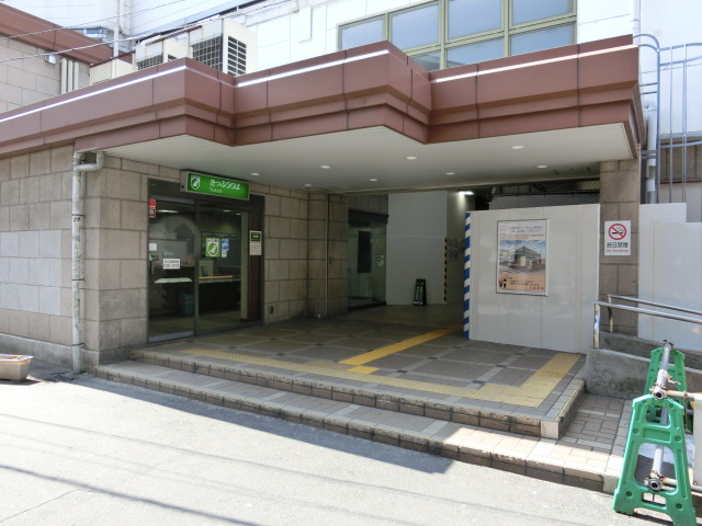 駅舎 (東口)
