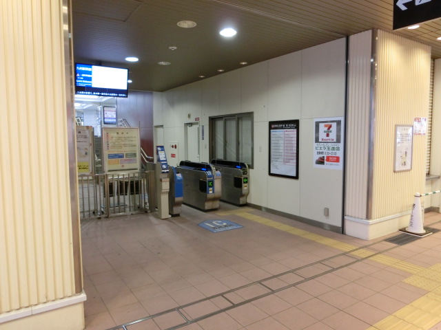 駅出入口 (南口)